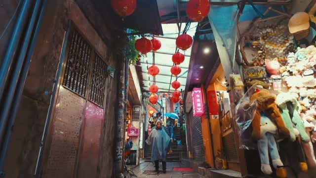Post 3 by Tony Nguyen on Instagram (video)