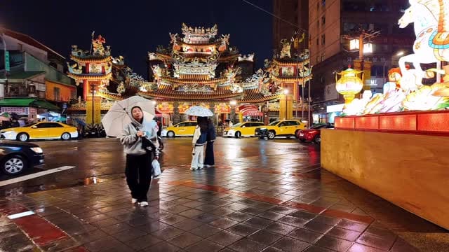Post 4 by Tony Nguyen on Instagram (video)