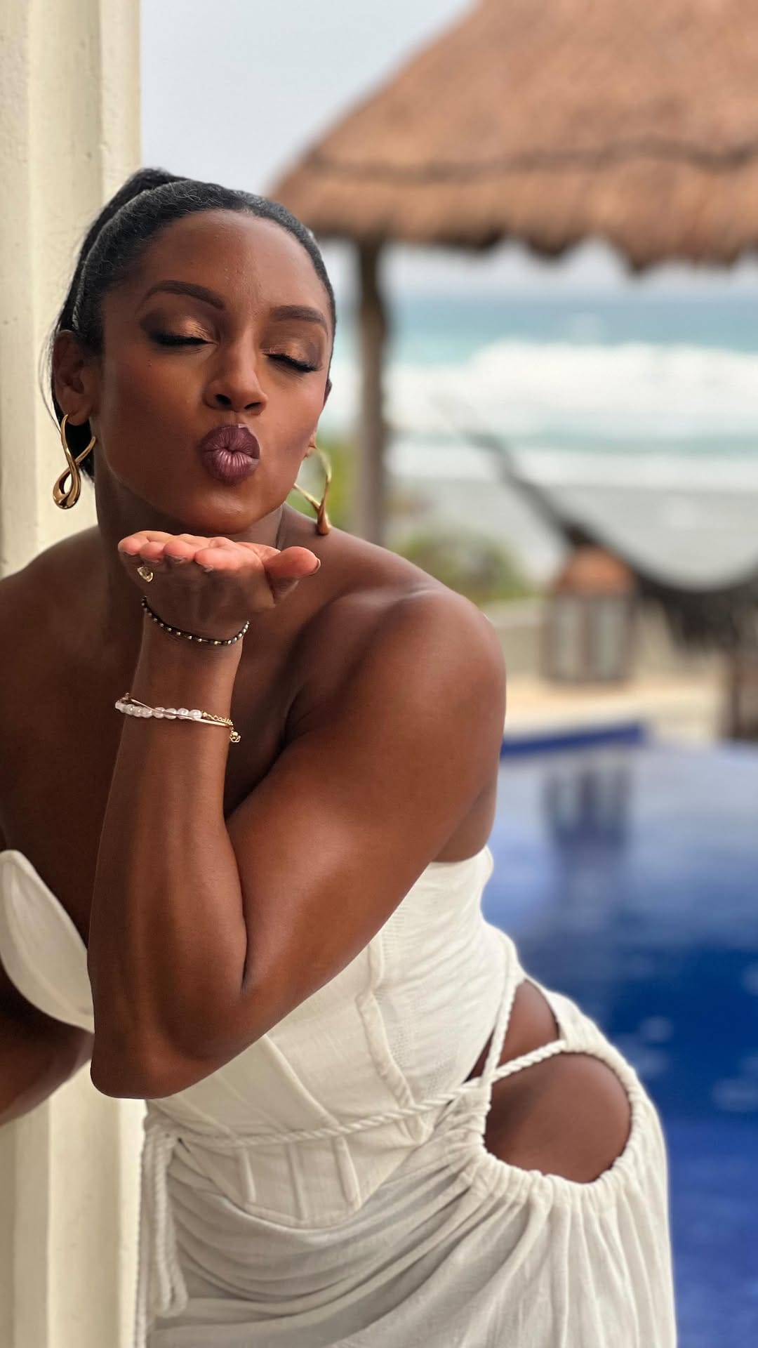 Post 9 by Dr. Desi Williams, DPT | Lifestyle | Travel | Beauty on Instagram (video)