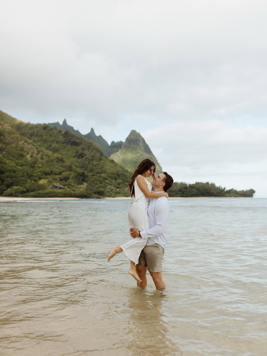 Post 5 by OAHU + KAUAI HAWAII Photographer on Instagram (carousel)