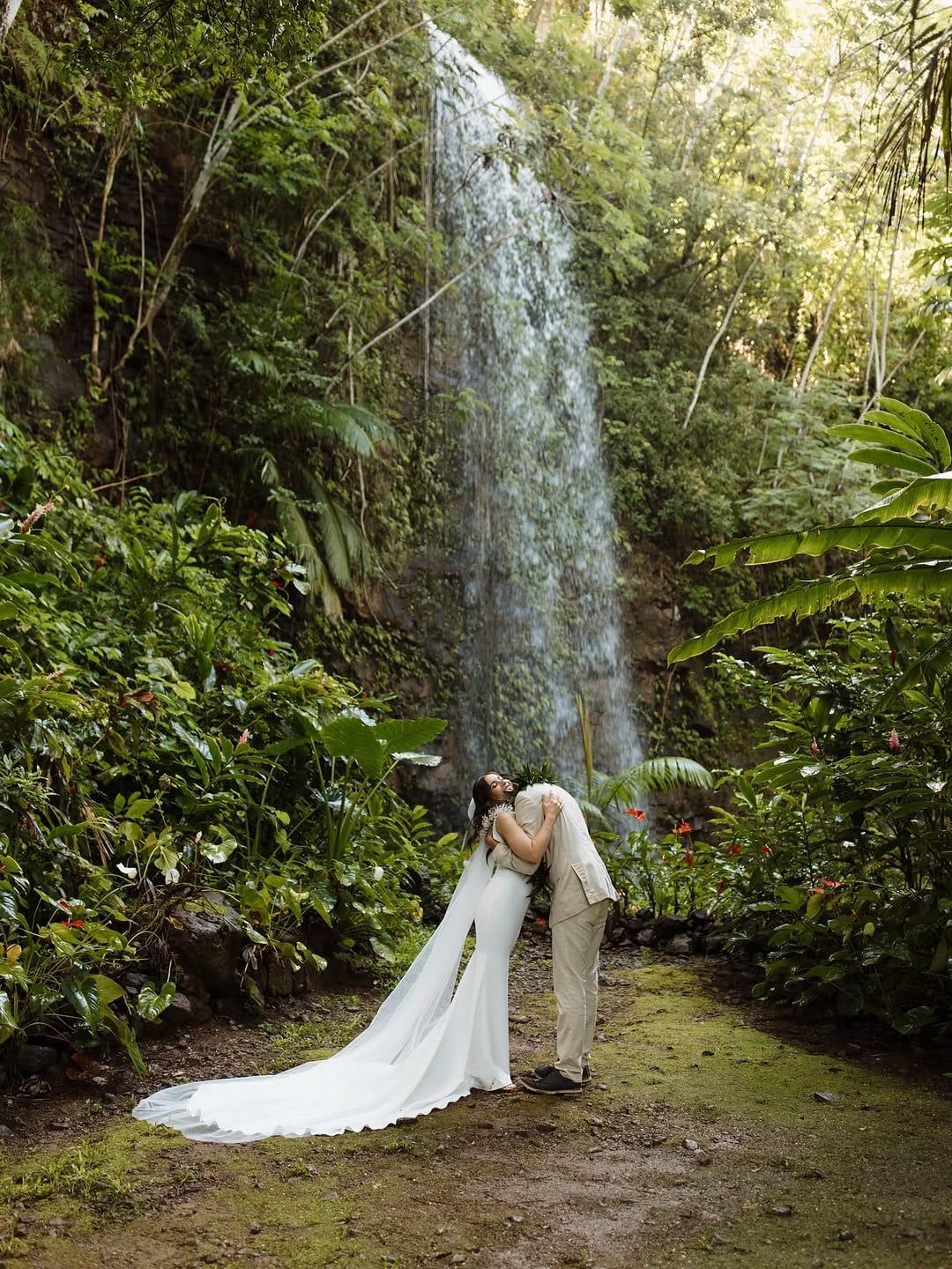 Post 3 by OAHU + KAUAI HAWAII Photographer on Instagram (carousel)