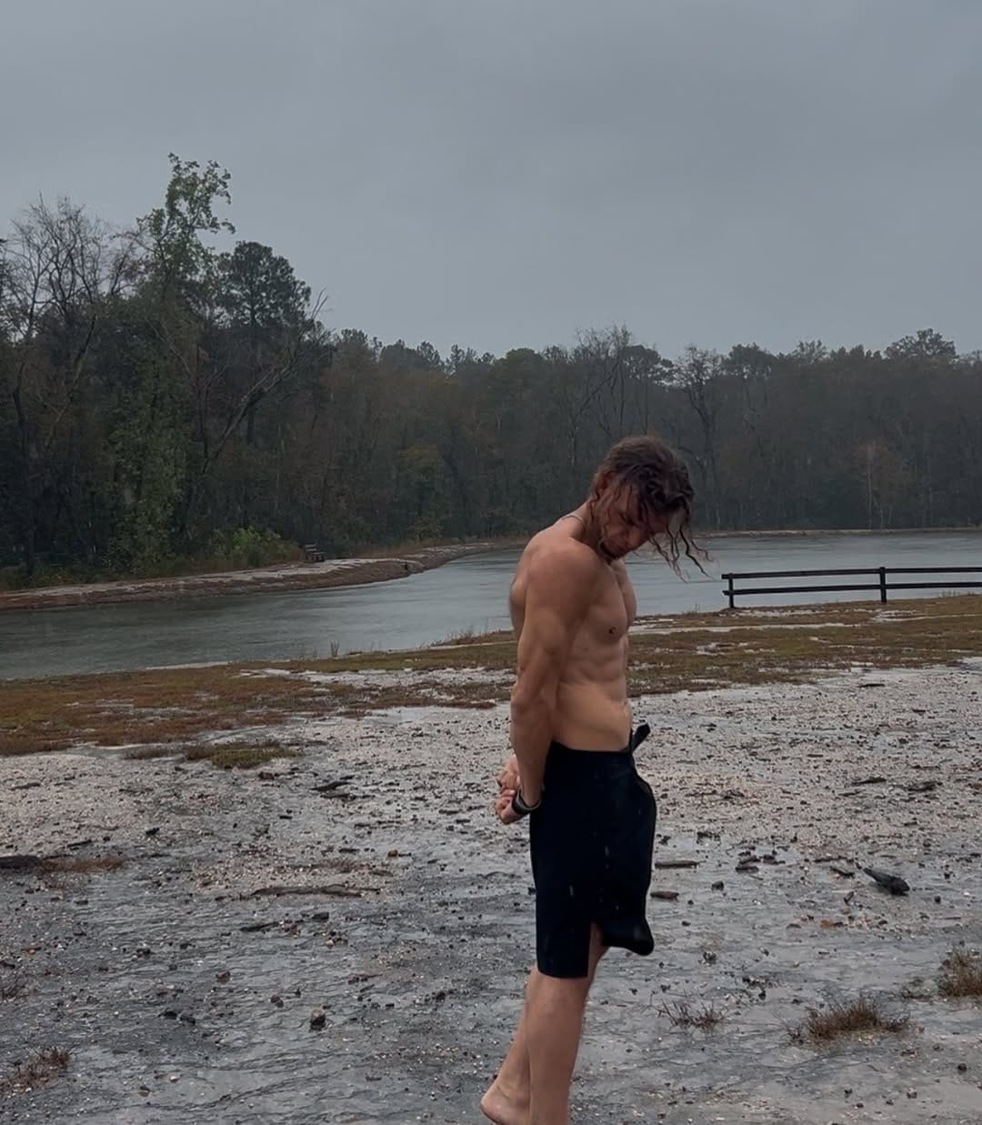 Post 7 by Dakota Holland on Instagram (image)
