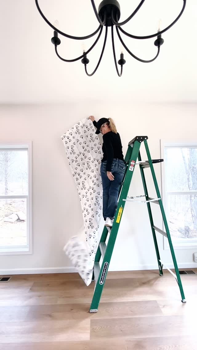 Post 10 by ONDECOR | Wallpaper Company | Peel and Stick & Traditional on Instagram (video)