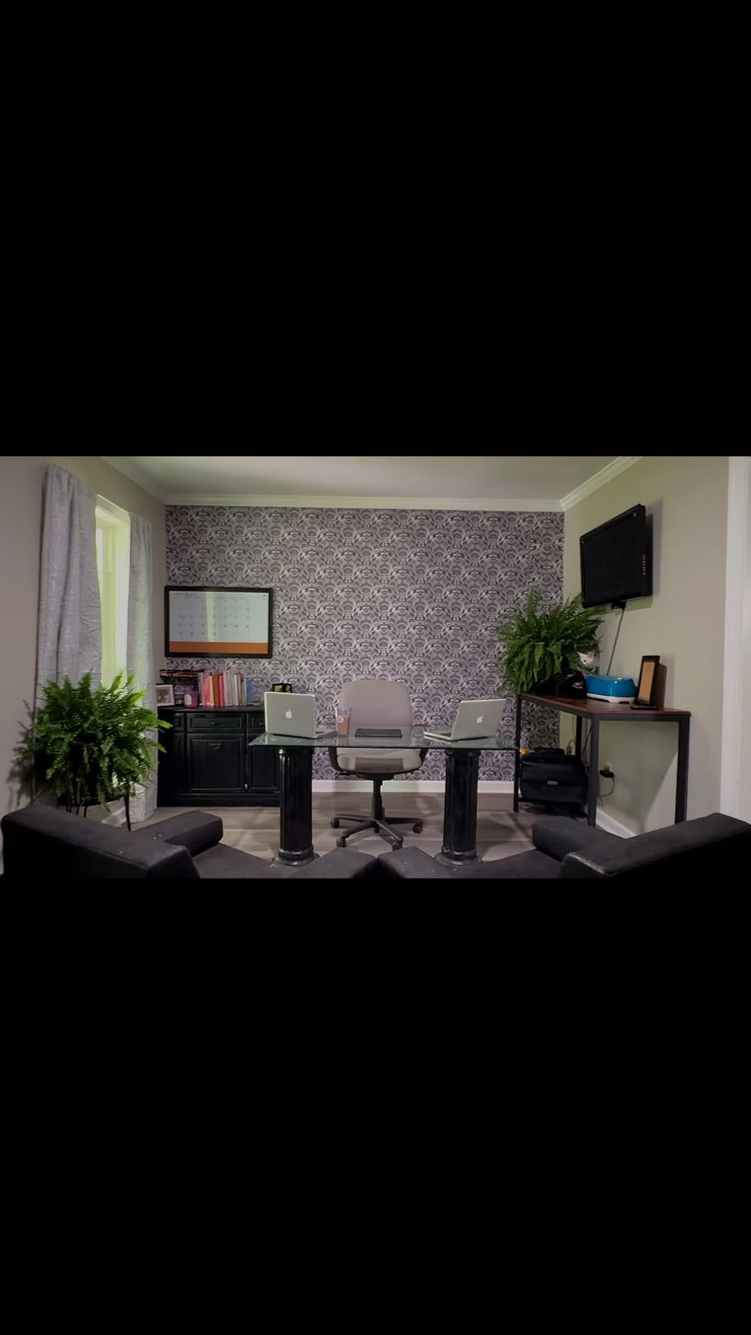 Post 5 by ONDECOR | Wallpaper Company | Peel and Stick & Traditional on Instagram (video)