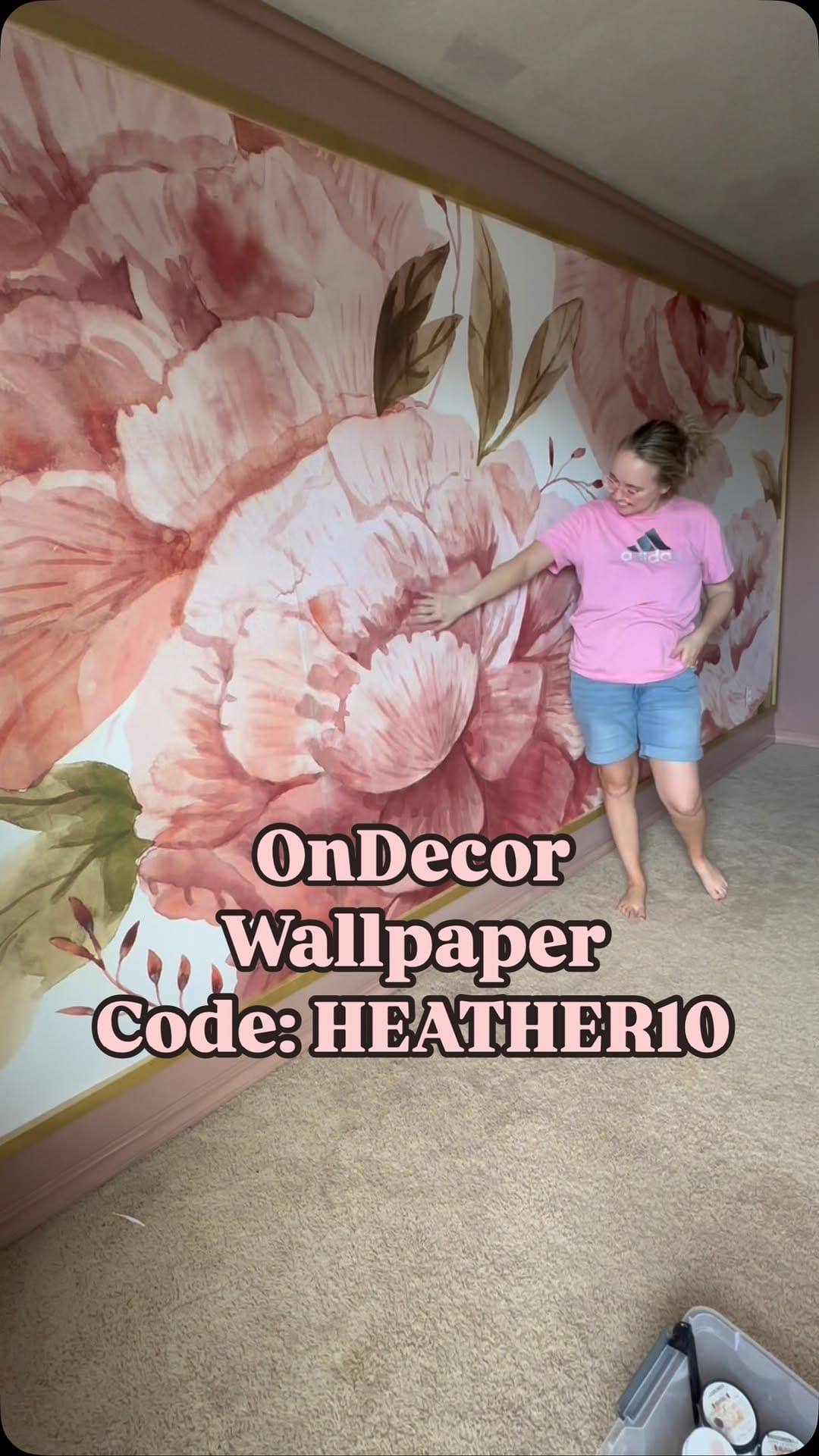 Post 6 by ONDECOR | Wallpaper Company | Peel and Stick & Traditional on Instagram (video)