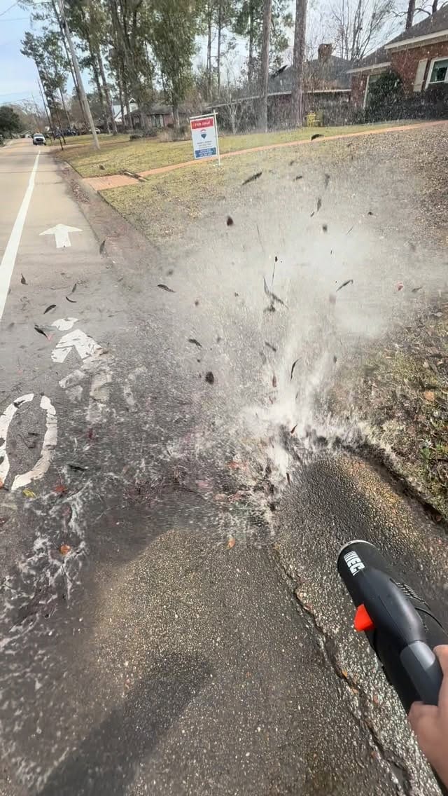 Post 3 by Viral Lawncare on Instagram (video)