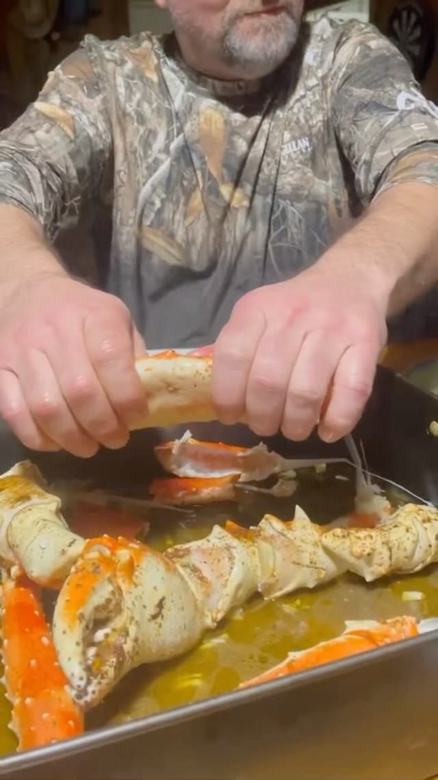 Post 9 by Alaskan King Crab Co. on Instagram (video)