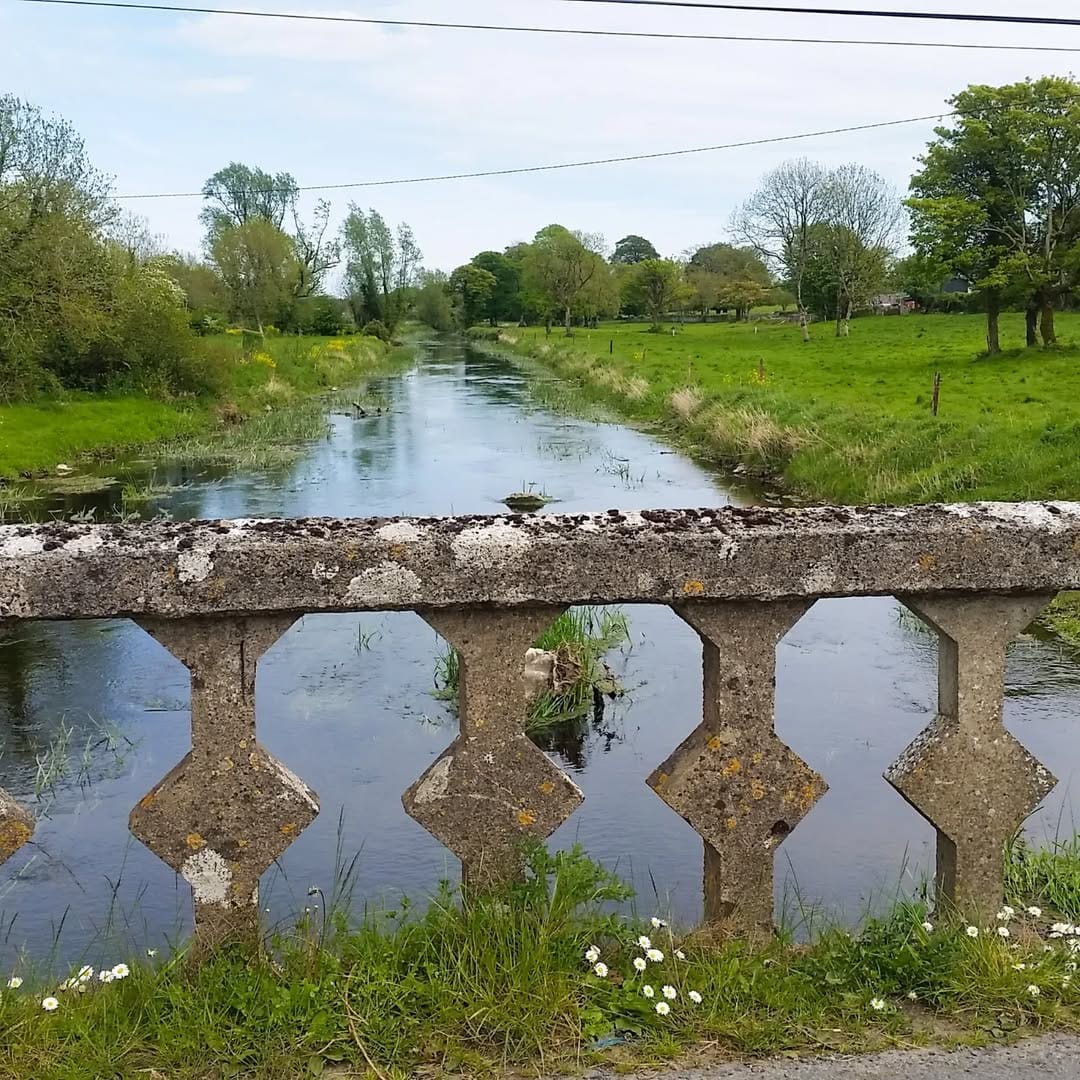 Post 8 by The Ireland Way®
Hiking Trail 1,000km on Instagram (carousel)