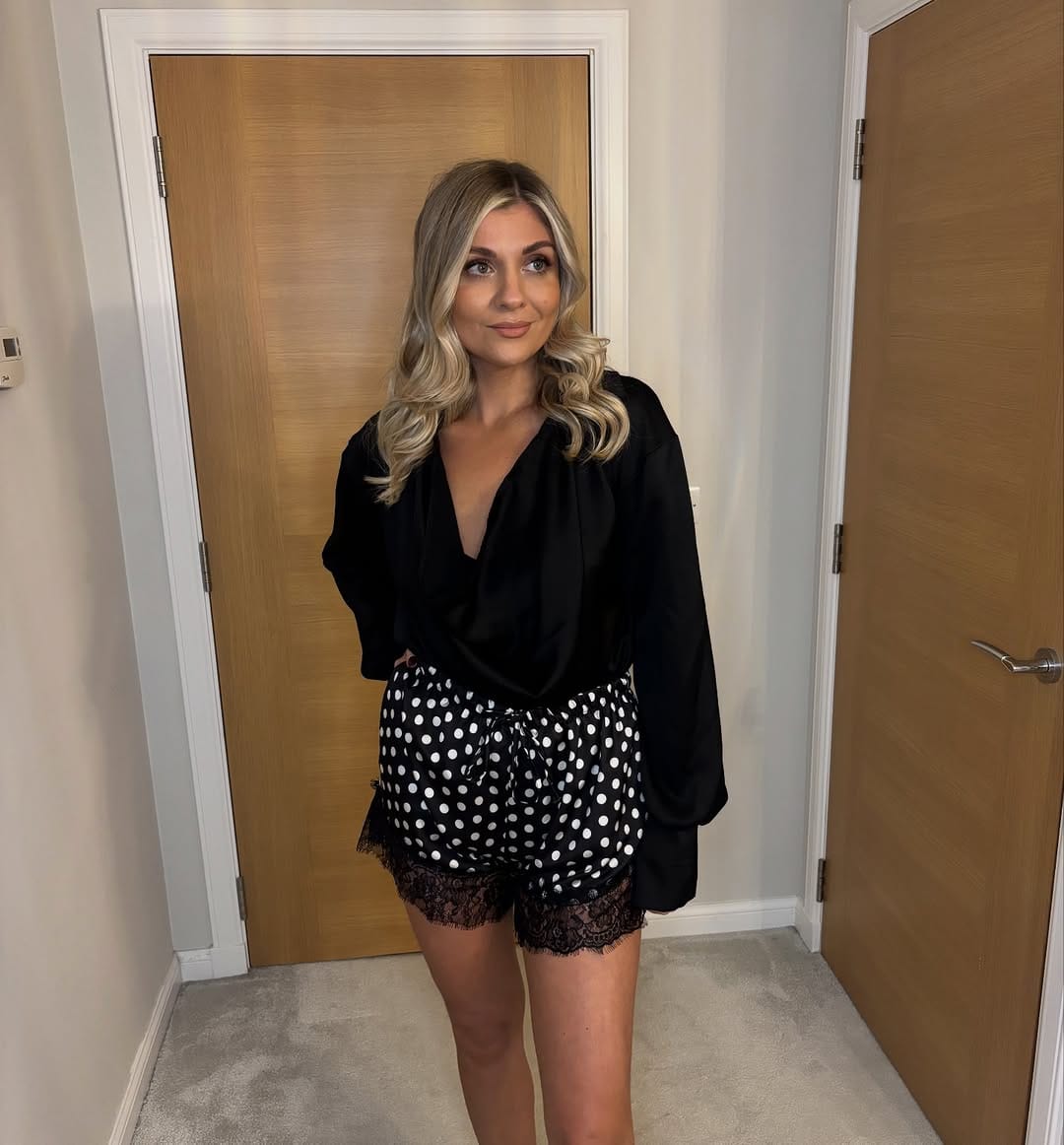 Post 8 by THE FASHION DEN - LADIES BOUTIQUE on Instagram (carousel)