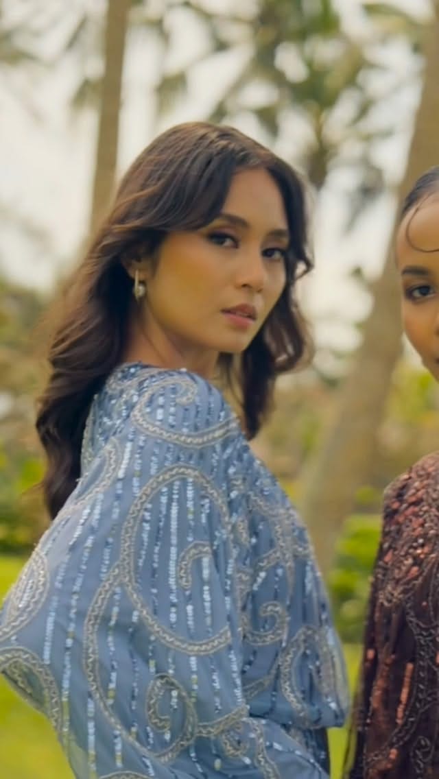 Post 10 by Shimmi Dresses on Instagram (video)