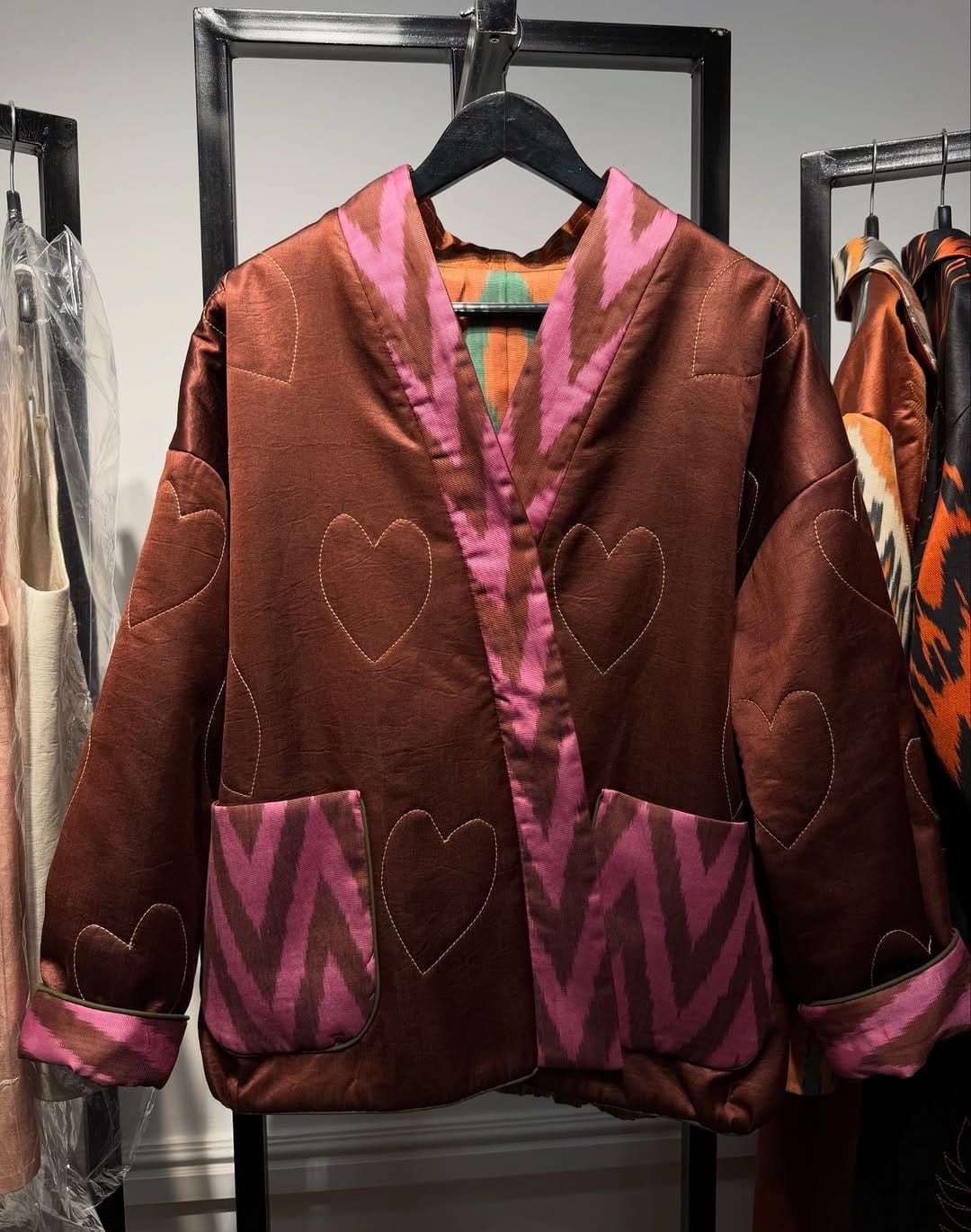 Post 2 by Узбекские чапаны от Suraya on Instagram (carousel)
