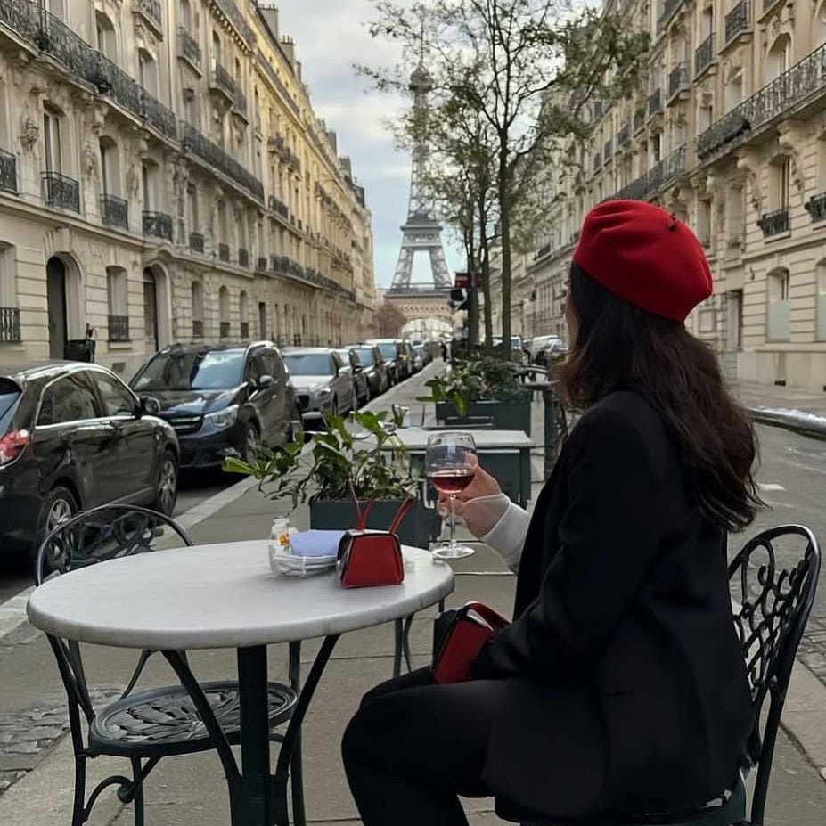 Post 9 by Helene Bauer on Instagram (image)