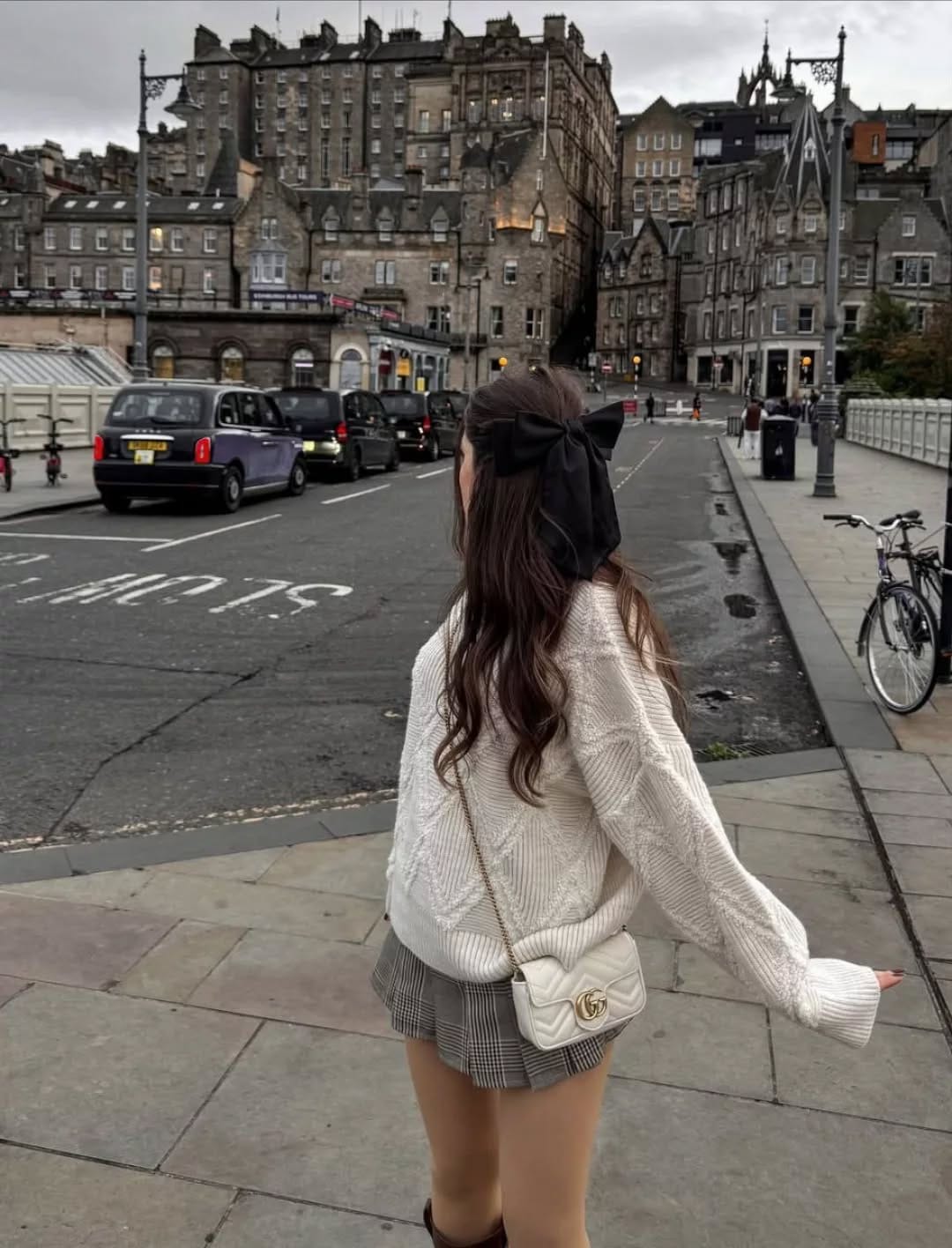 Post 4 by Helene Bauer on Instagram (image)