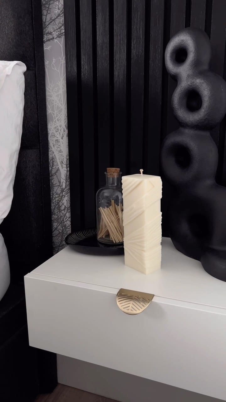 Post 2 by T H E W A X O R Y on Instagram (video)