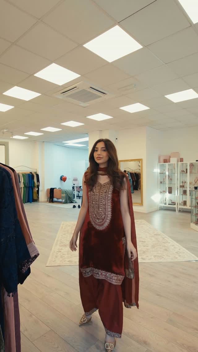 Post 3 by Pearls and Petals on Instagram (video)
