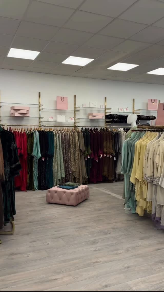 Post 8 by Pearls and Petals on Instagram (video)