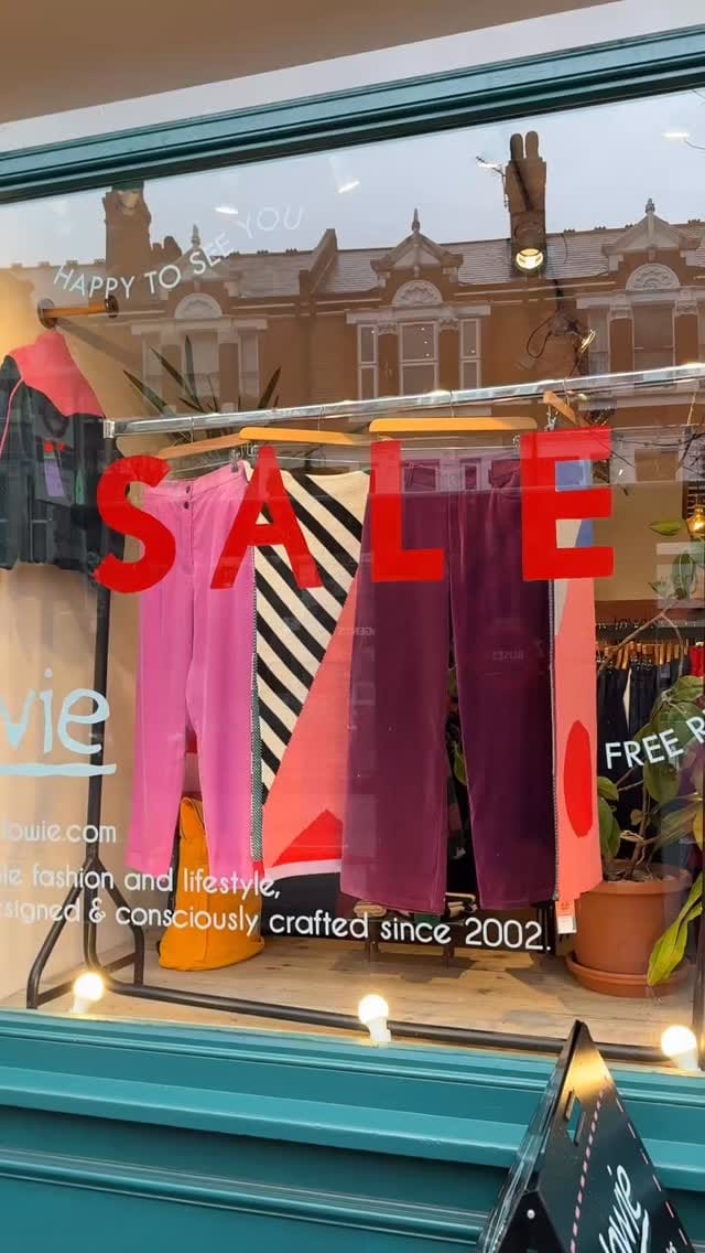 Post 4 by Lowie on Instagram (video)