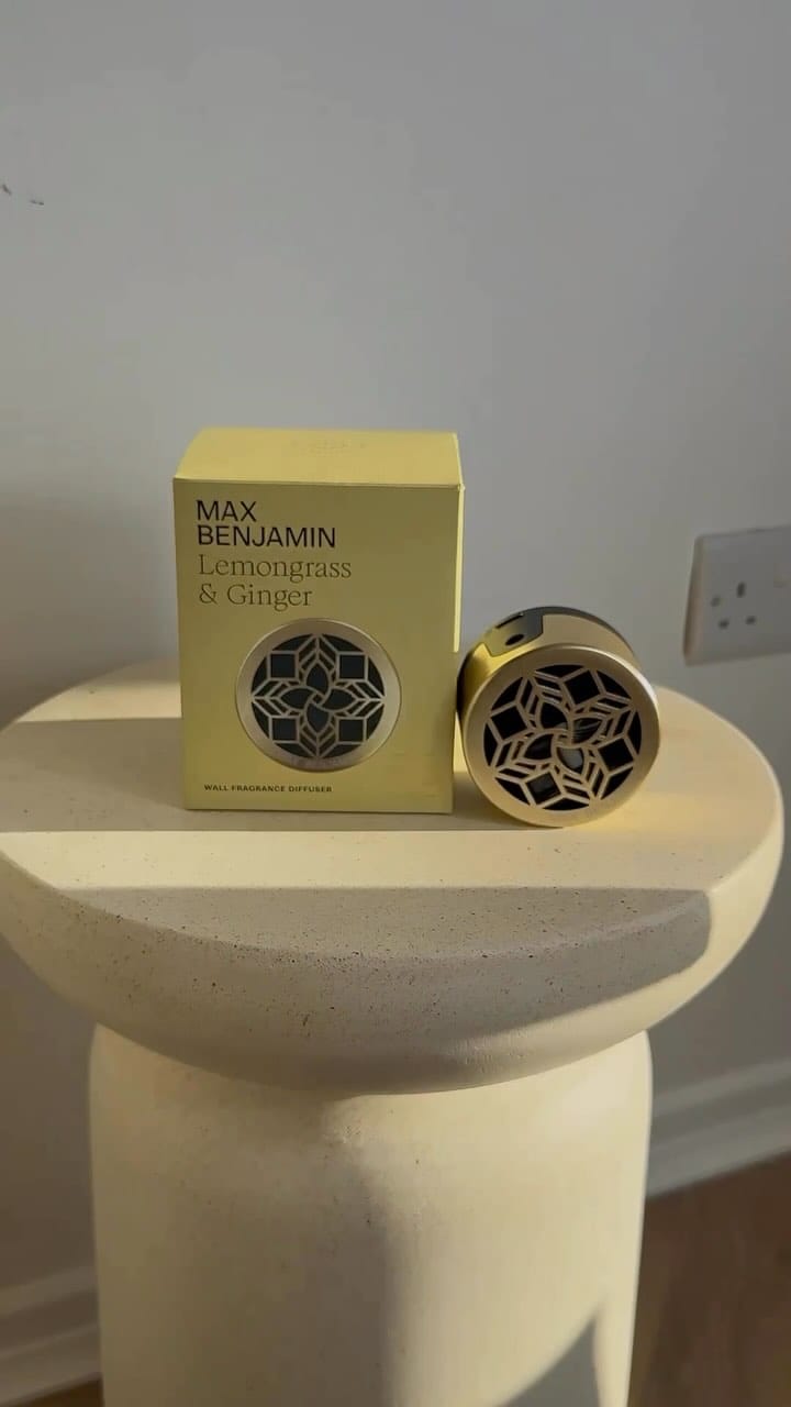 Post 9 by Max Benjamin on Instagram (video)