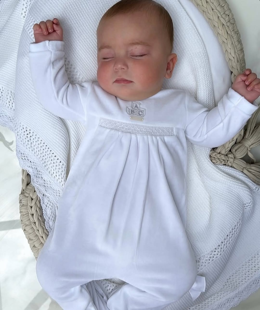 Post 5 by BABIESINESSEX on Instagram (image)