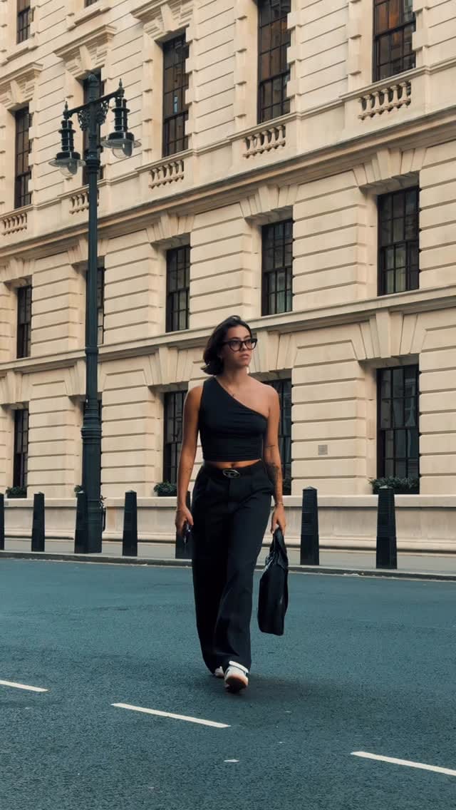 Post 5 by THAIS AGUIAR on Instagram (video)