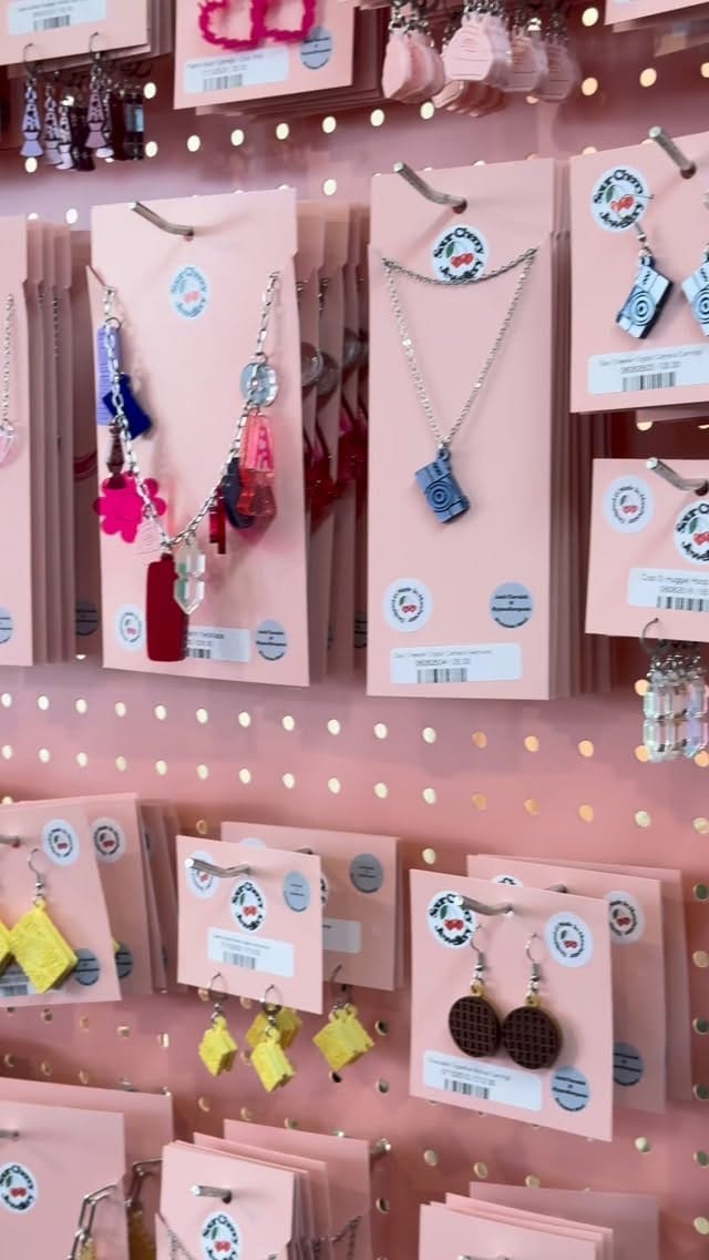 Post 5 by Sour Cherry Jewellery on Instagram (video)