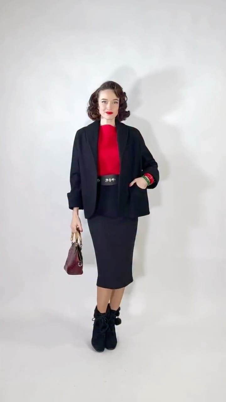 Post 6 by Vivien of Holloway on Instagram (video)