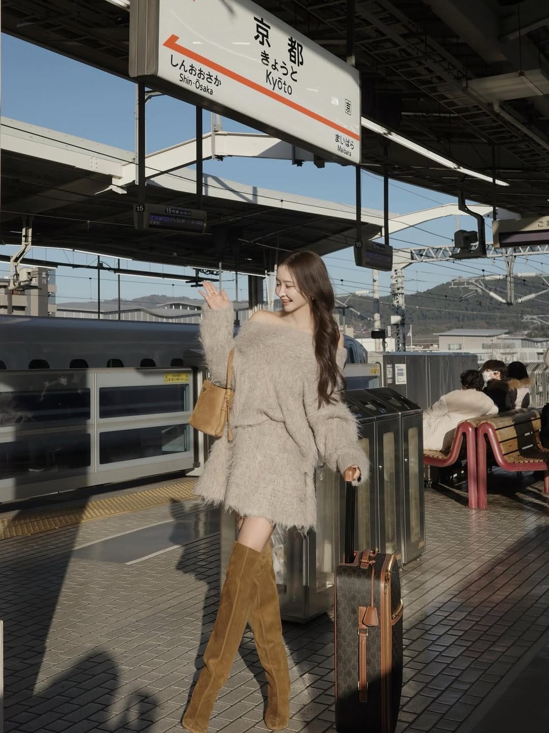 Post 4 by aya on Instagram (carousel)
