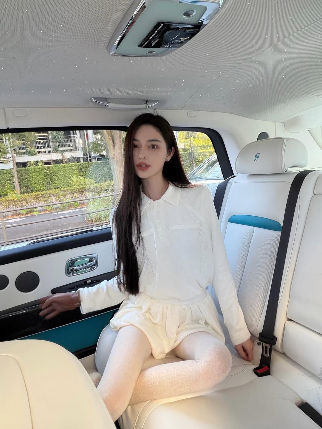 Post 4 by 李 汐一 on Instagram (carousel)
