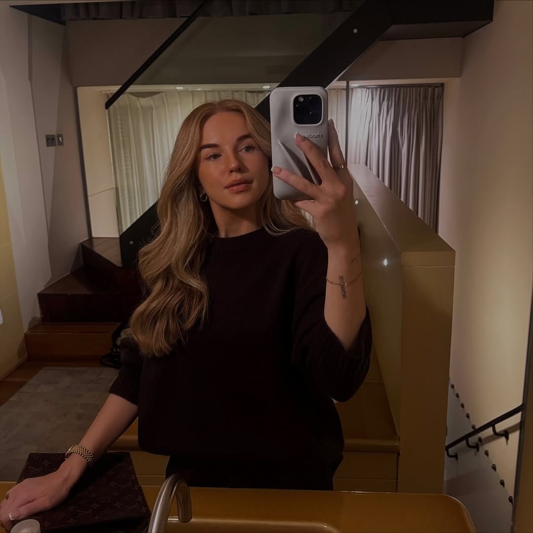 Post 4 by Rhi on Instagram (carousel)