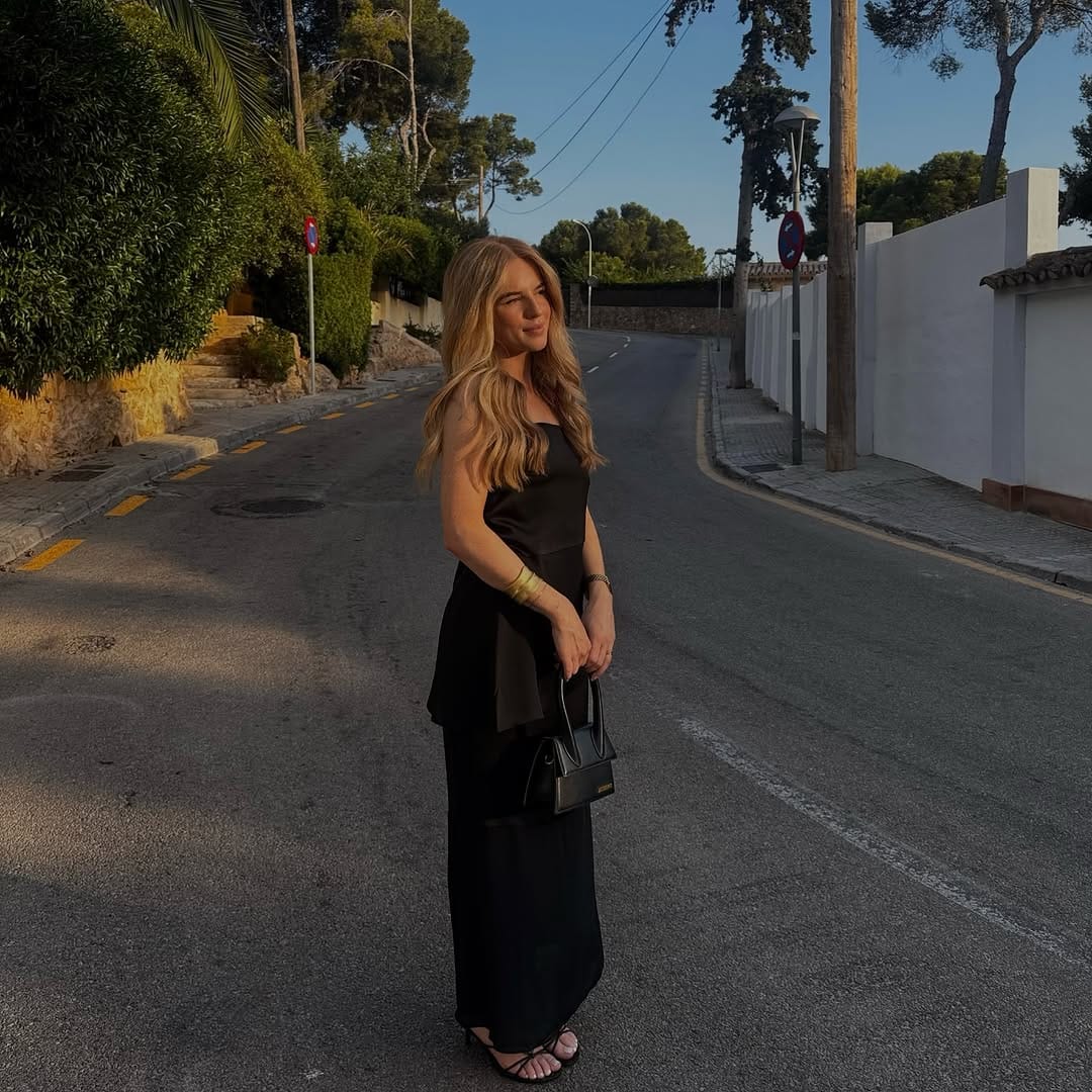 Post 9 by Rhi on Instagram (carousel)