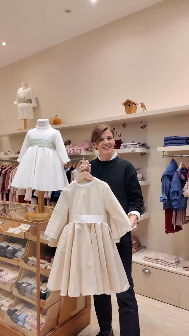Post 6 by Amaia London on Instagram (video)