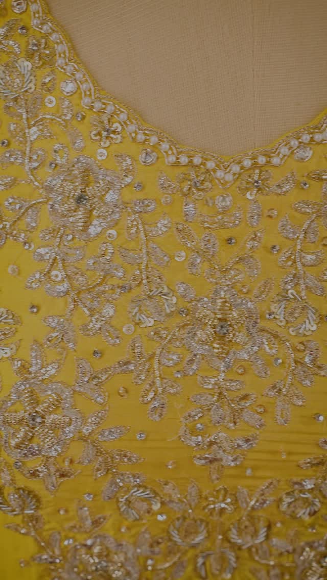 Post 3 by AALIYA DEEBA on Instagram (video)