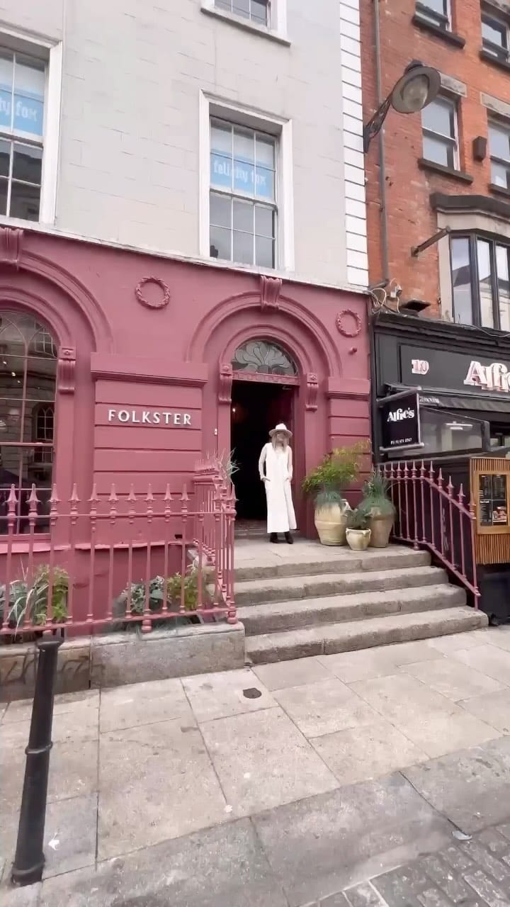 Post 10 by FOLKSTER.COM on Instagram (video)