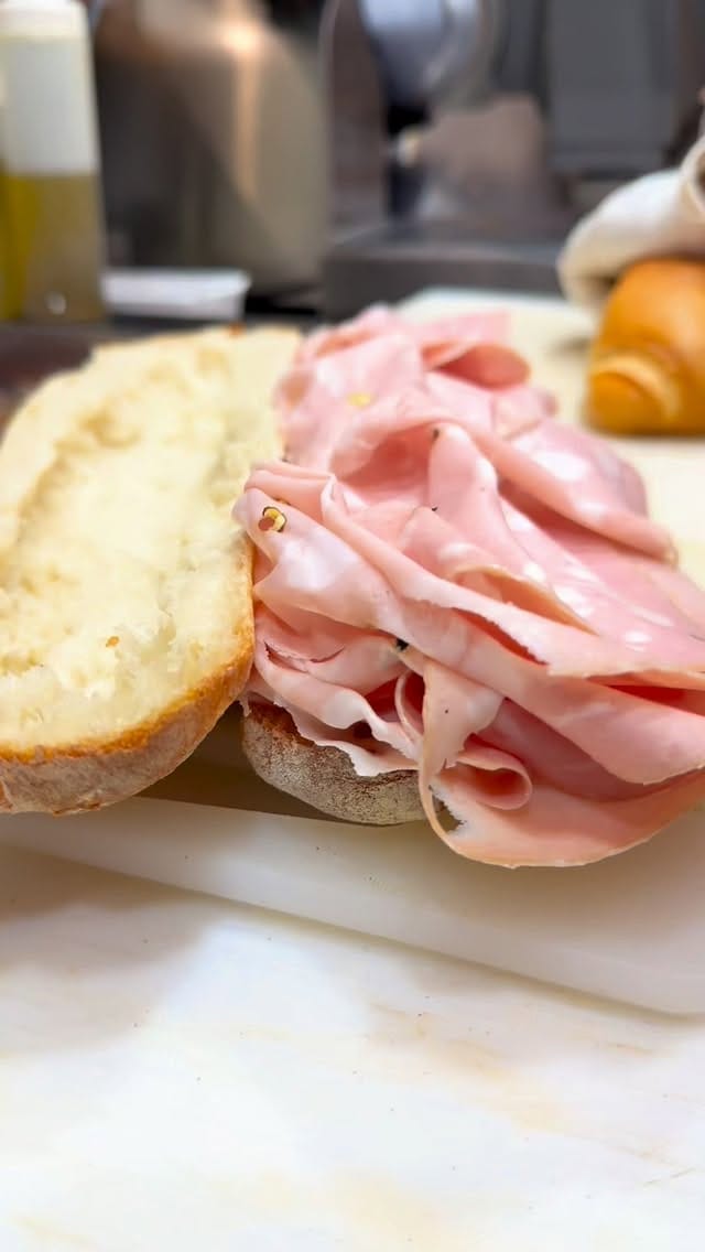 Post 3 by Pisillo Italian Panini 🇮🇹❤🇺🇸 on Instagram (video)