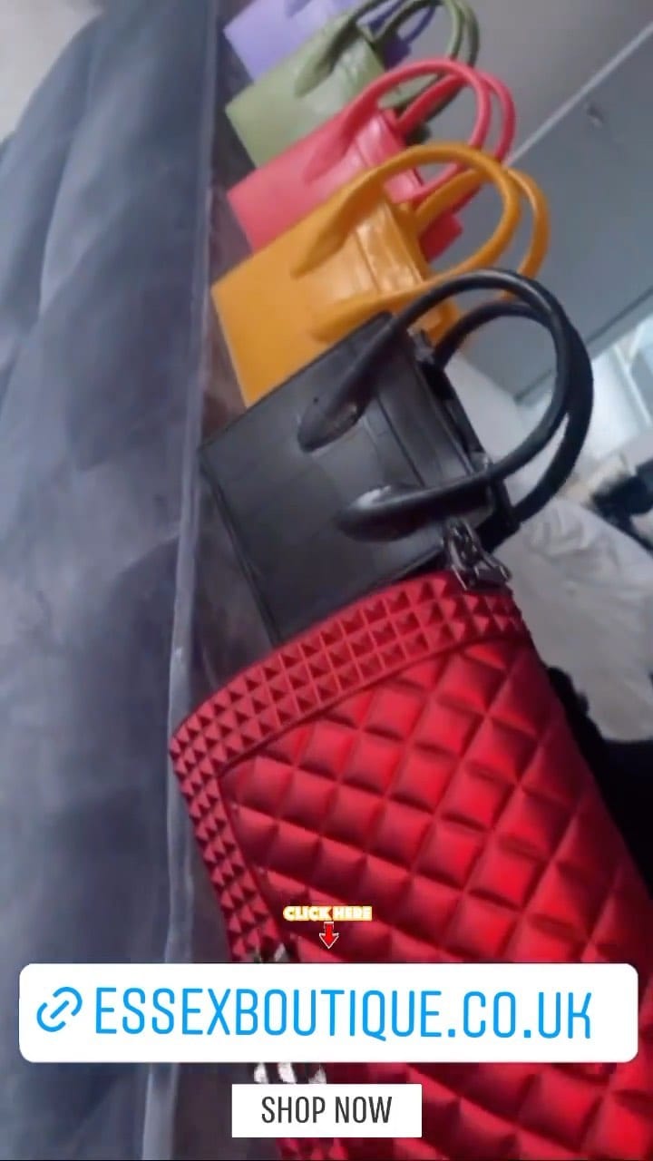 Post 2 by 𝐄𝐒𝐒𝐄𝐗 𝐁𝐨𝐮𝐭𝐢𝐪𝐮𝐞 on Instagram (video)
