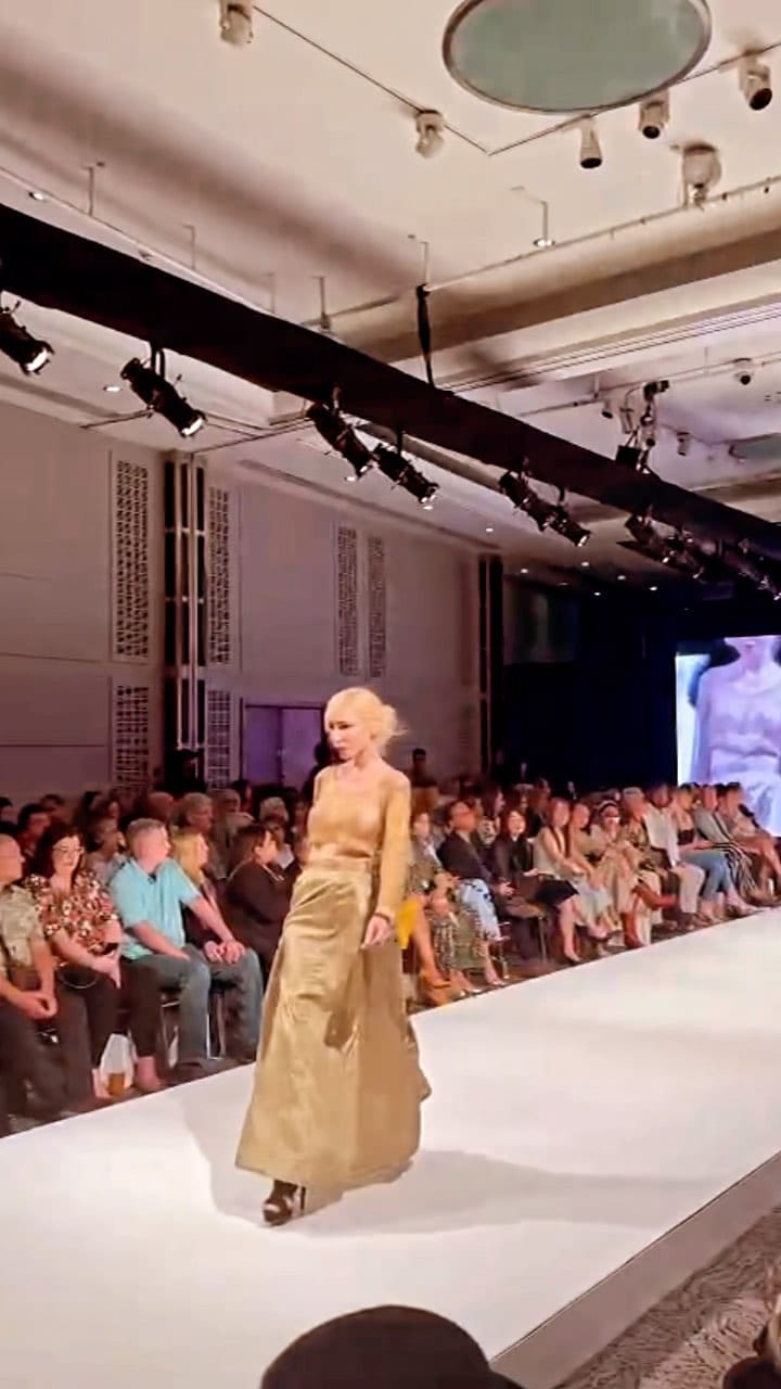 Post 9 by Laura Bianca Collins on Instagram (video)