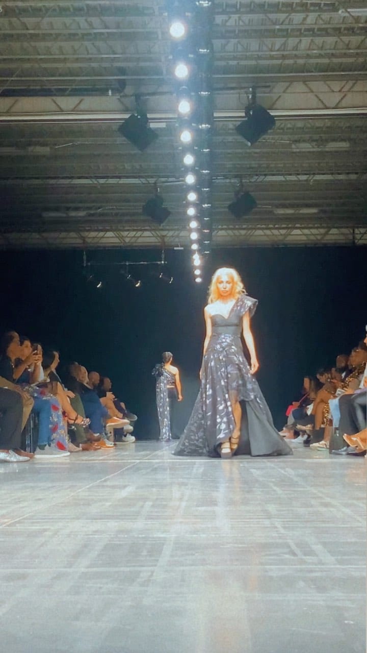 Post 10 by Laura Bianca Collins on Instagram (video)