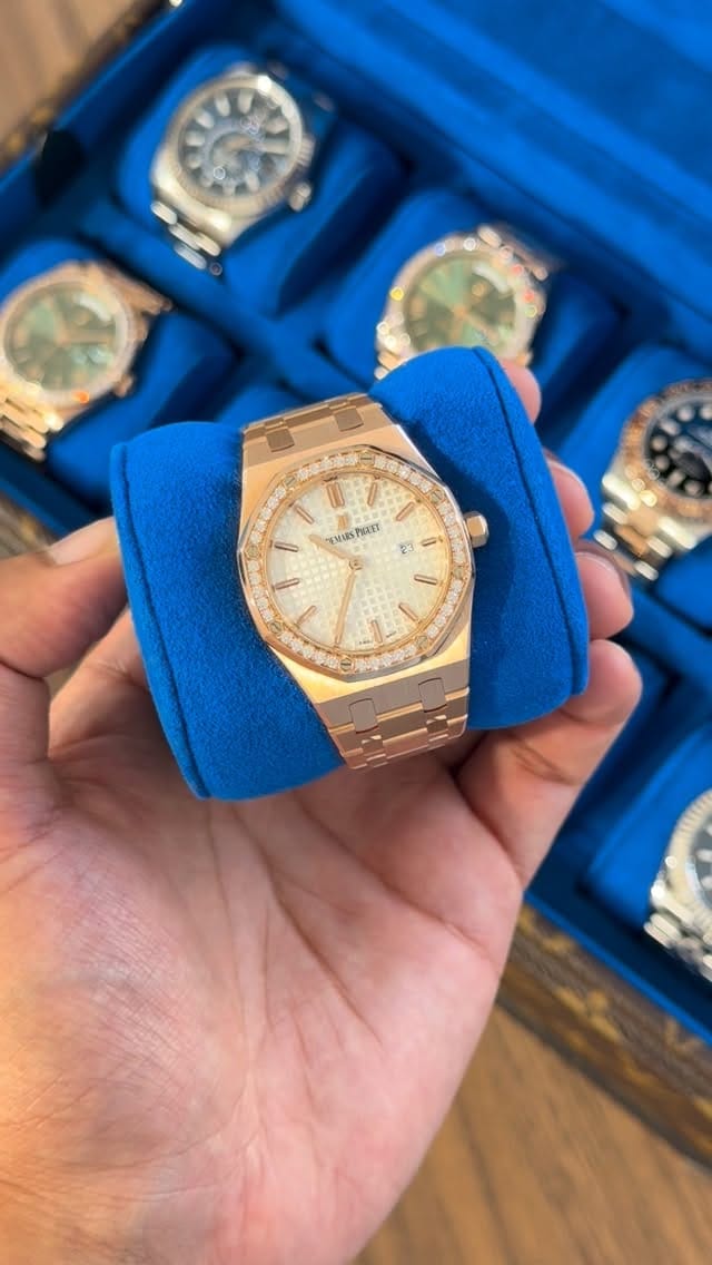 Post 1 by MNR Jewellers on Instagram (video)