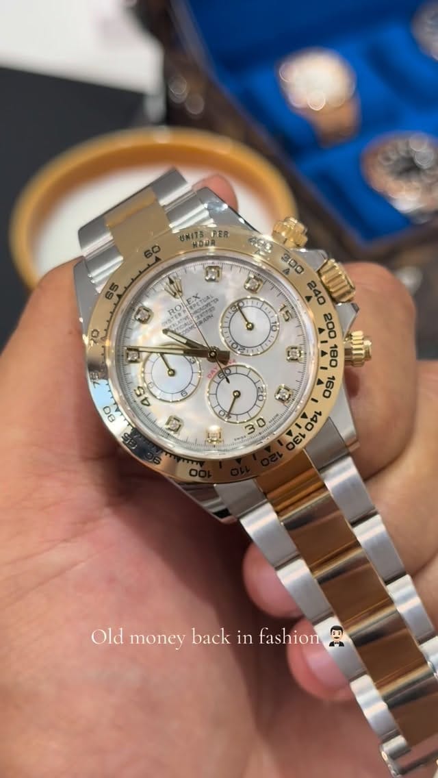 Post 7 by MNR Jewellers on Instagram (video)