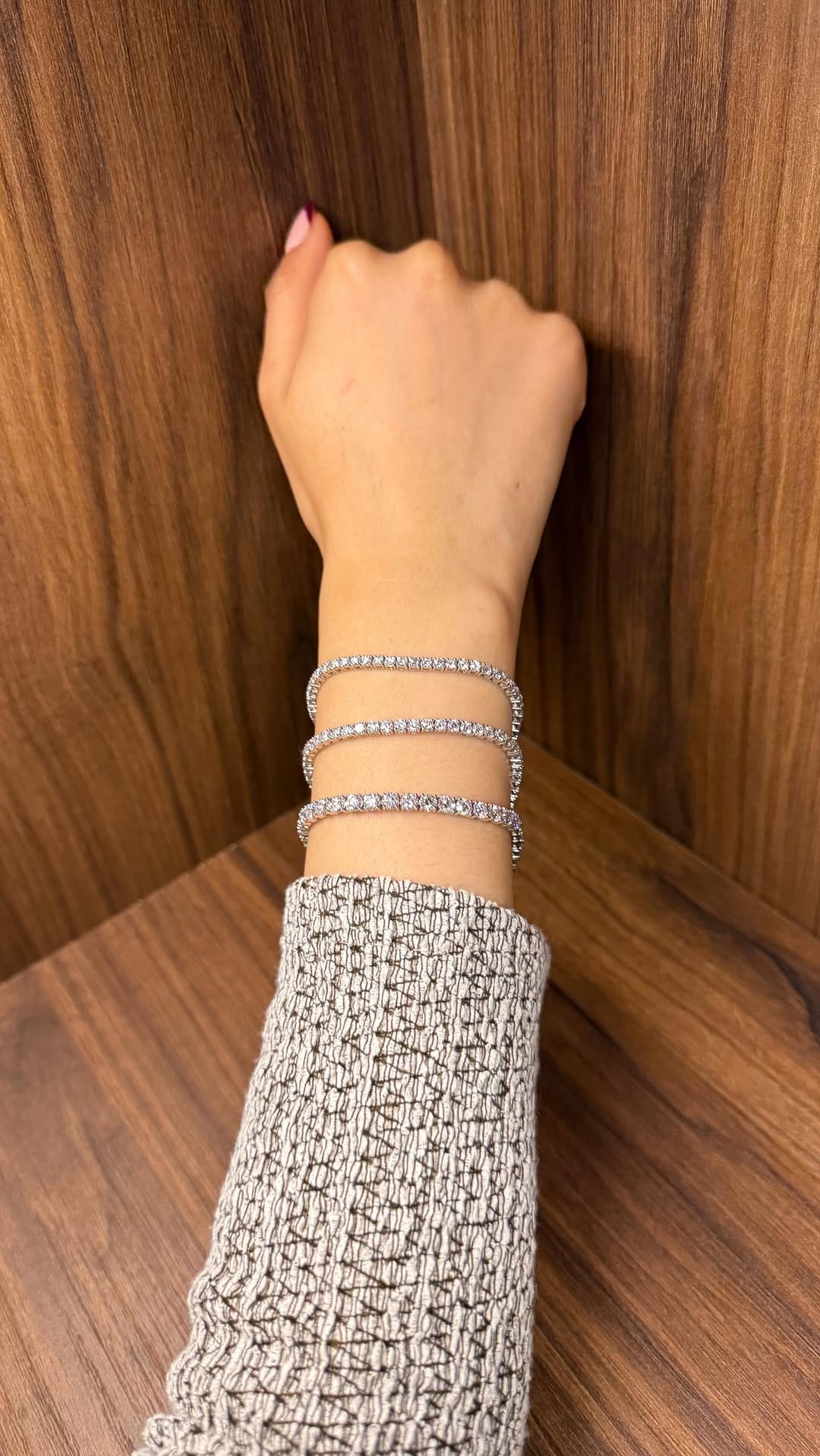 Post 9 by MNR Jewellers on Instagram (video)