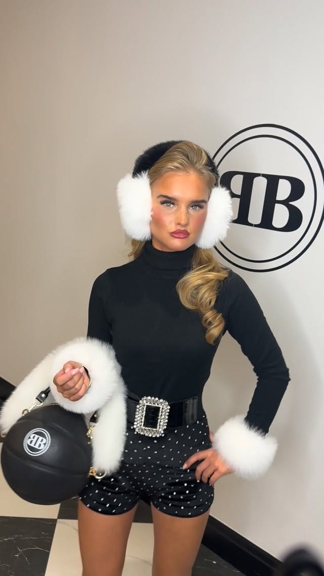 Post 5 by BB CLOTHING on Instagram (video)