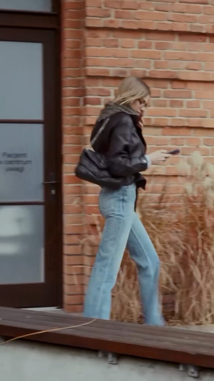 Post 4 by Gosia Guzowska on Instagram (video)