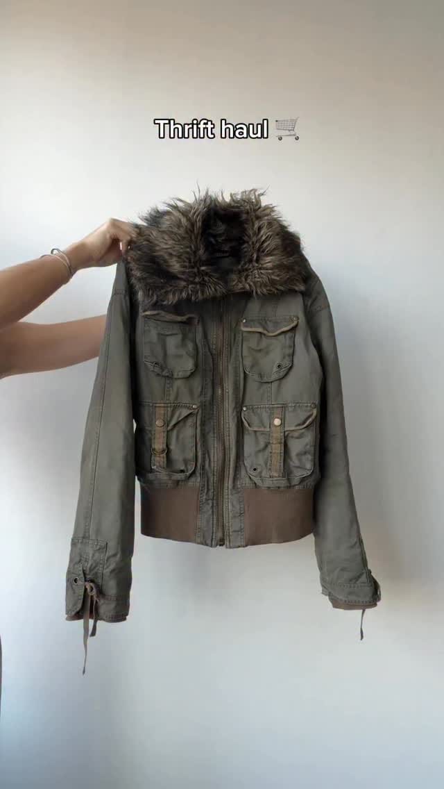 Post 5 by soph’s shop on Instagram (video)