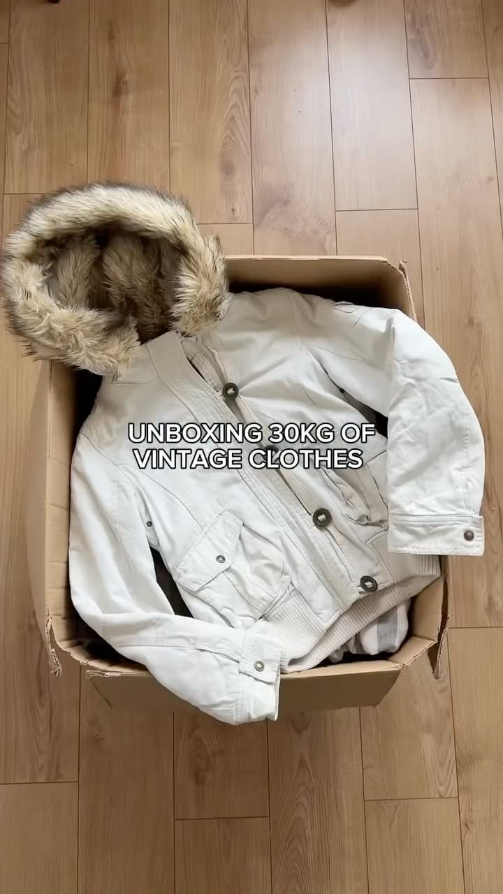 Post 9 by soph’s shop on Instagram (video)