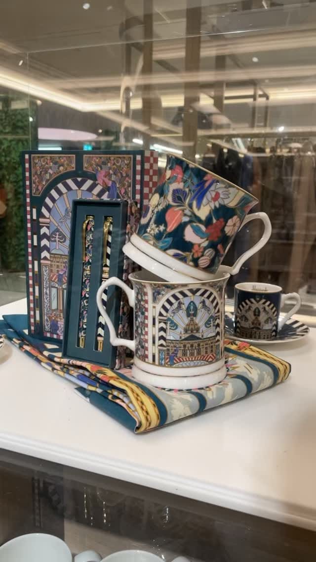 Post 4 by B & H on Instagram (video)