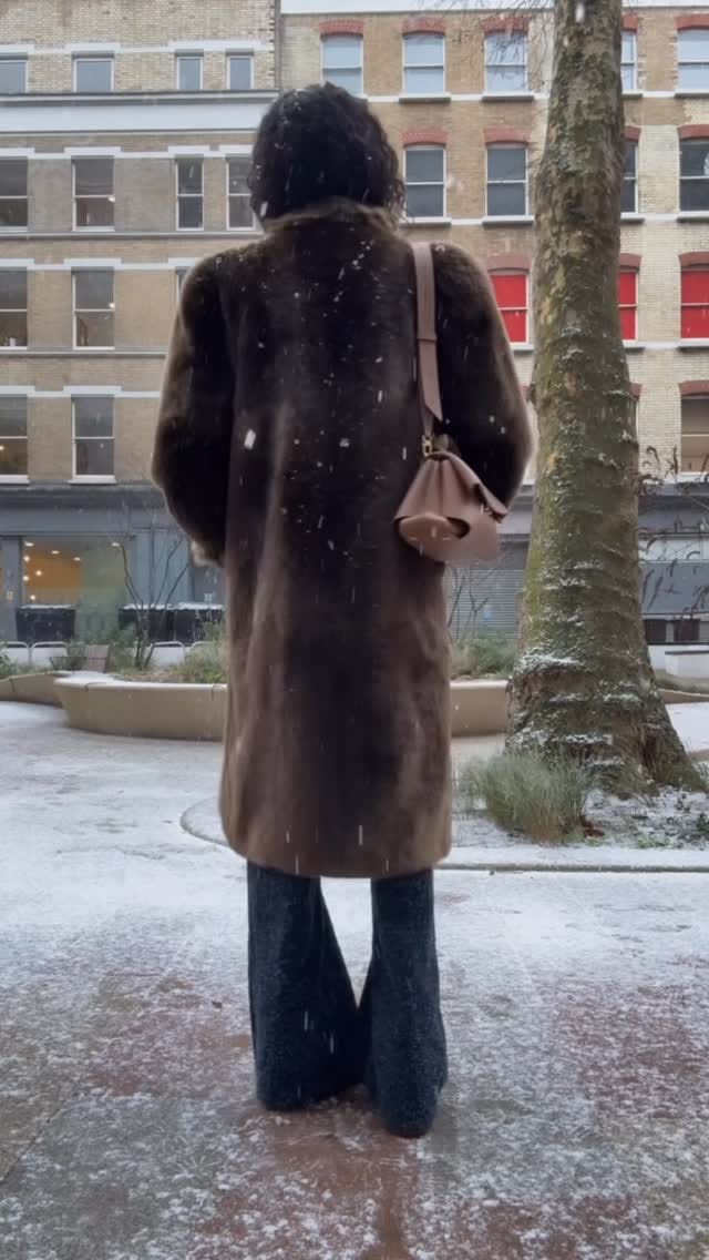 Post 1 by Nadia Araujo on Instagram (video)