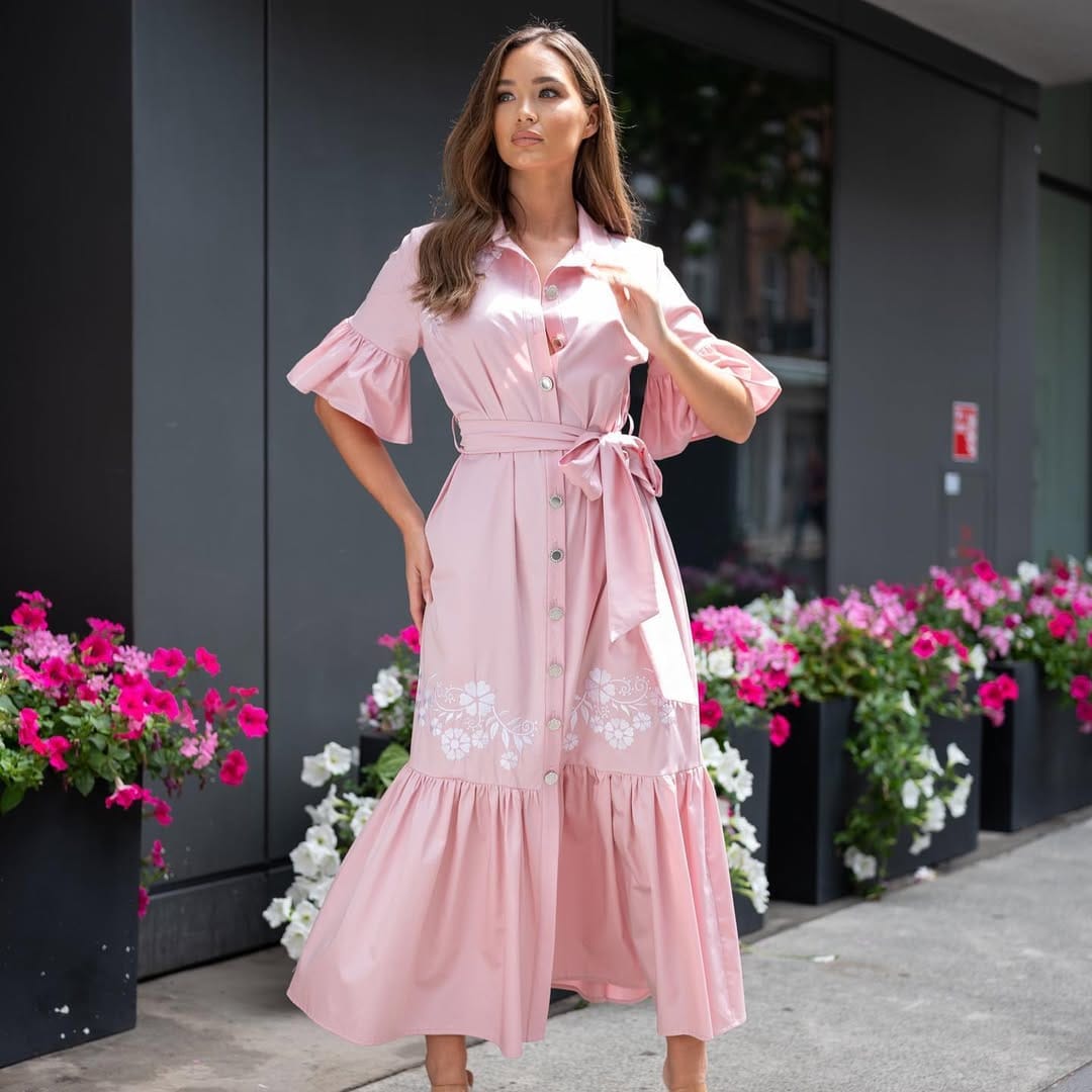 Post 3 by GG LONDON on Instagram (image)