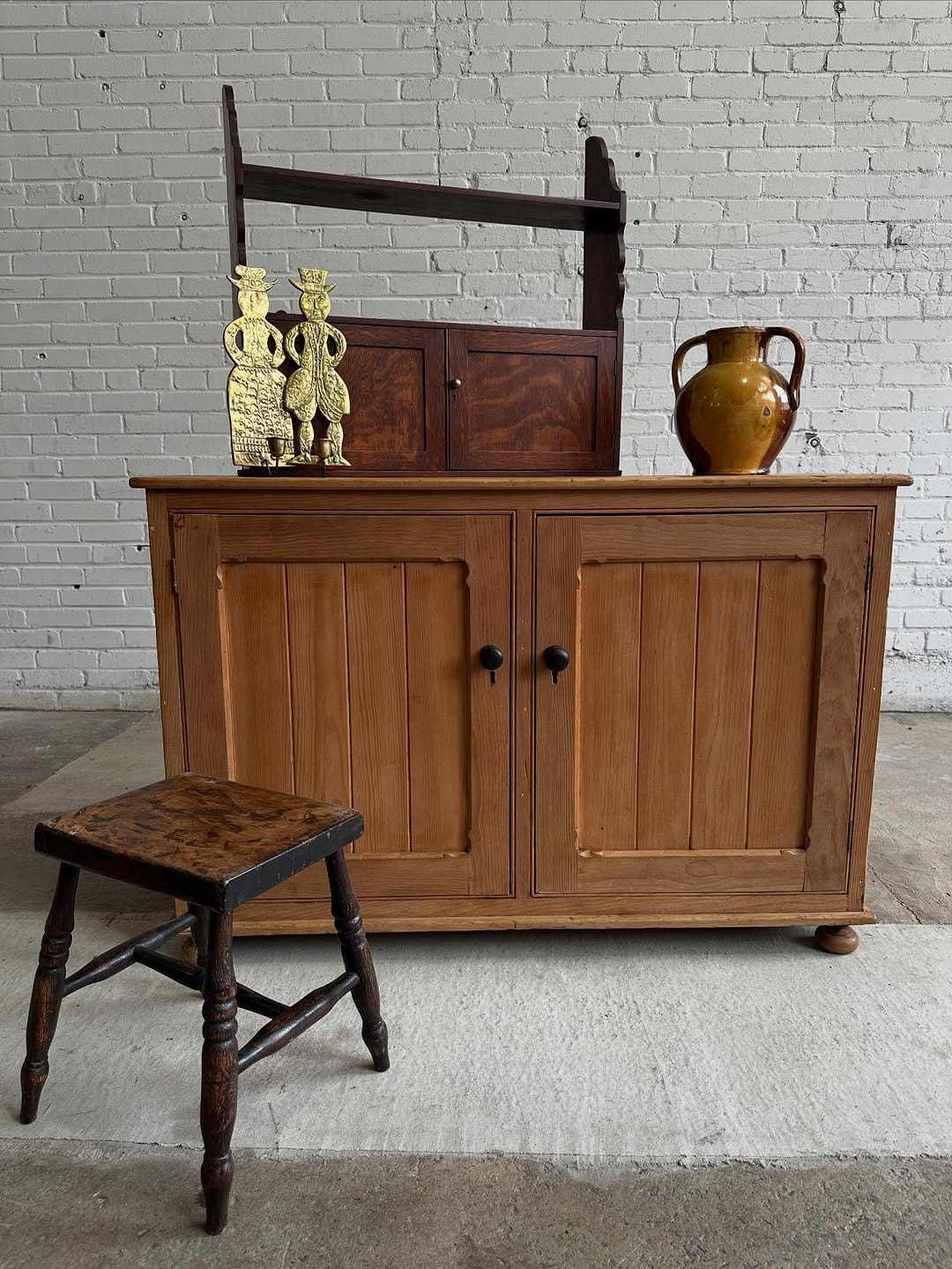 Post 7 by Knosen Antiques on Instagram (image)