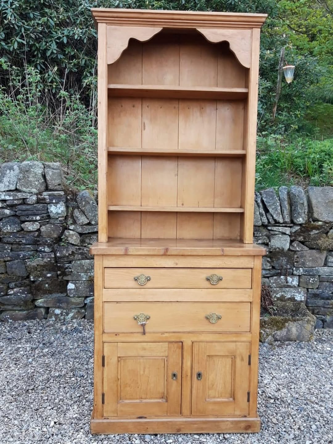Post 2 by Knosen Antiques on Instagram (image)