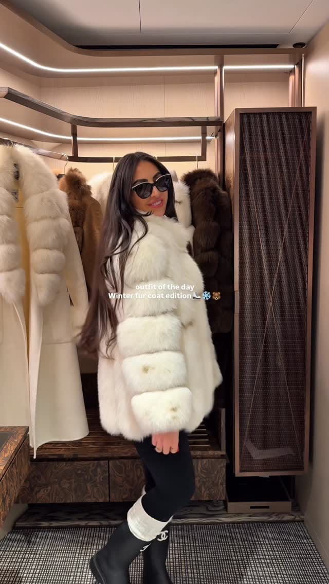 Post 3 by Dolcie London on Instagram (video)